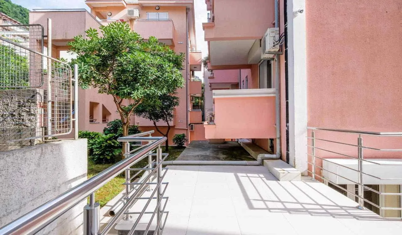 Prodaja, ugostiteljski objekat, 1256m², Podkošljun, Budva