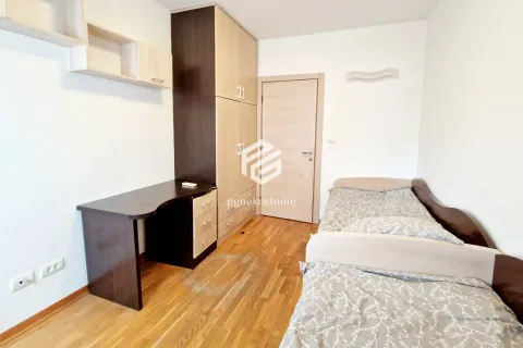 Izdavanje, trosoban stan, 120m², City Kvart, Podgorica - image 16