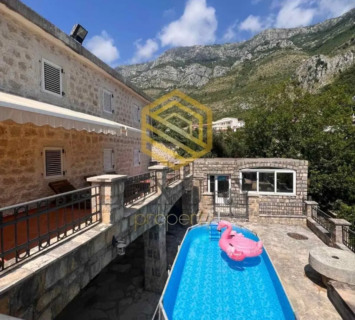 Sale, house, 425m², Rijeka Reževići, Budva