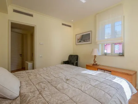 Sale, two bedroom apartment, 121m², Porto Montenegro, Tivat - image 11