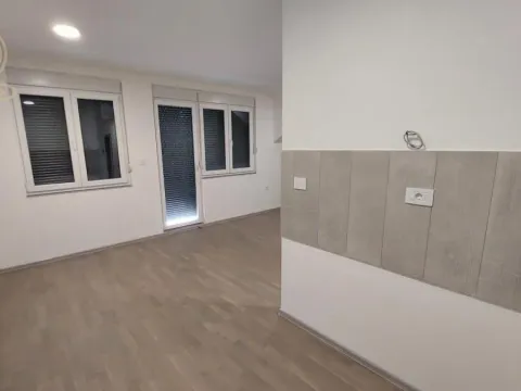 Prodaja, četvorosoban stan, 78m², Alibegovac, Petrovaradin - image 4