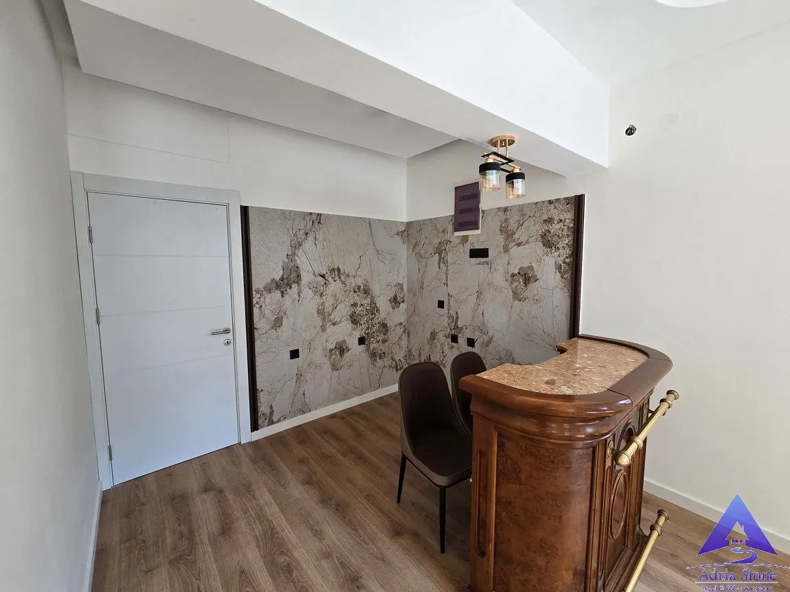 Rent, hospitality venue, 440m², Adok, Budva