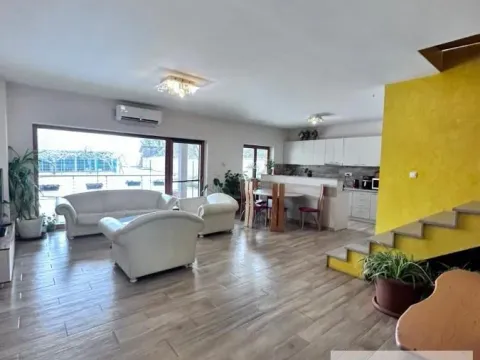 Prodaja, kuća, 299m², Stari Banovci, Stara Pazova - image 1