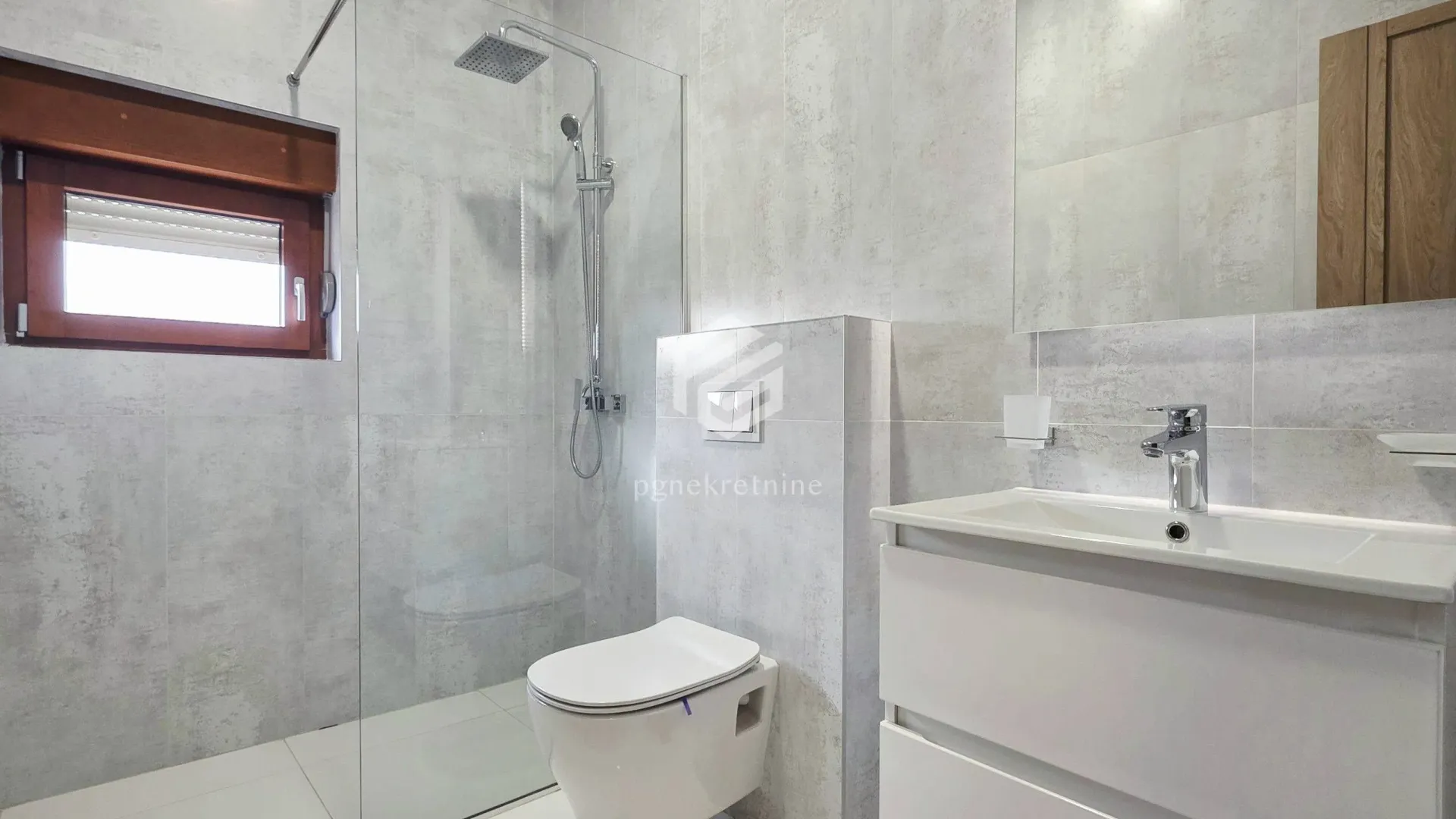 Izdavanje, dvosoban stan, 85m², Master Kvart, Podgorica