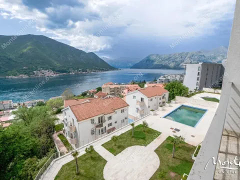 Sale, three bedroom apartment, 103m², Dobrota, Kotor - image 1