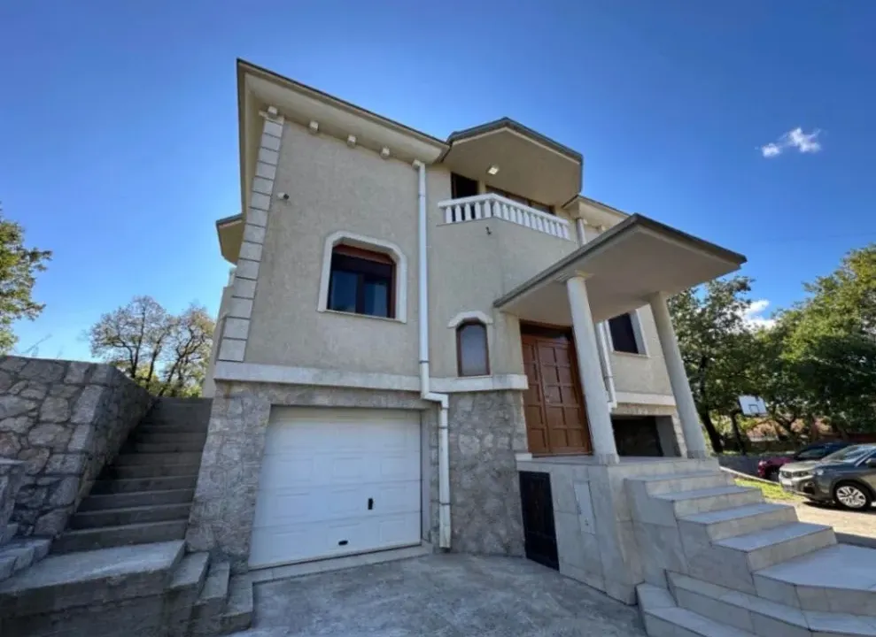 Rent, house, 300m², Vranići, Podgorica