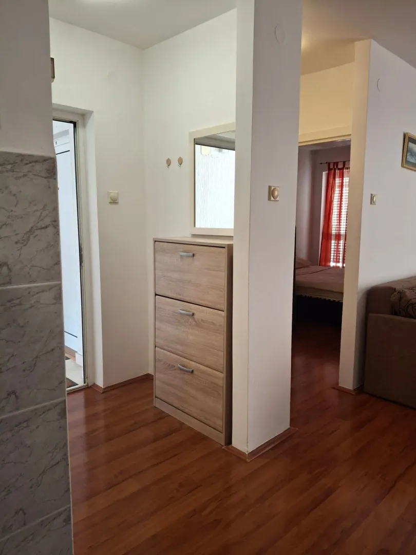 Izdavanje, dvosoban stan, 54m², Adok, Budva
