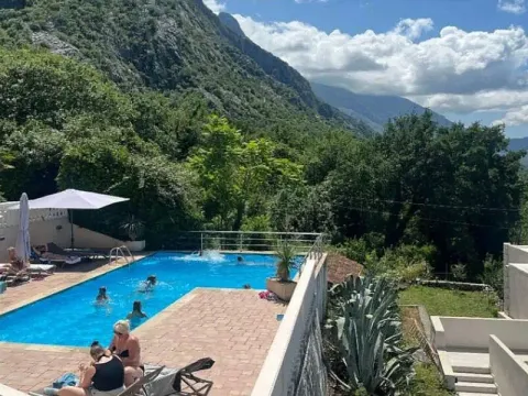 Sale, two bedroom apartment, 80m², Dobrota, Kotor - image 3