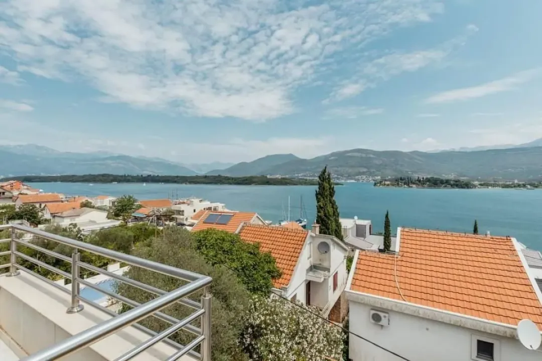 Sale, three bedroom apartment, 64m², Đuraševići, Tivat