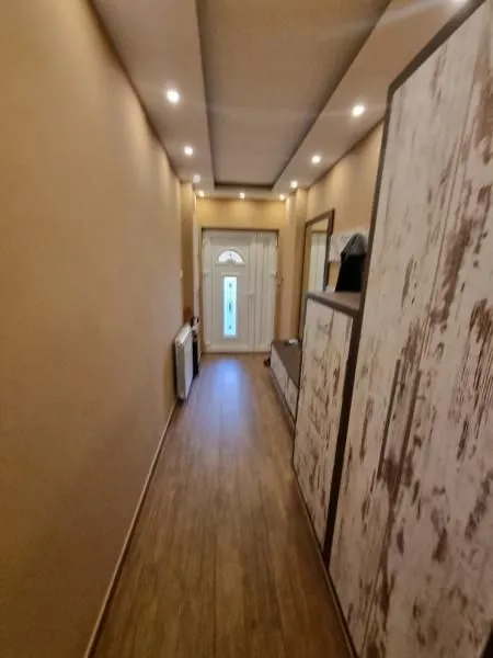 Izdavanje, kuća, 160m², Sremska Kamenica, Petrovaradin