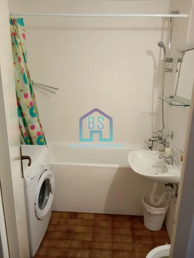 Prodaja, trosoban stan, 66m², Novo naselje, Novi Sad
