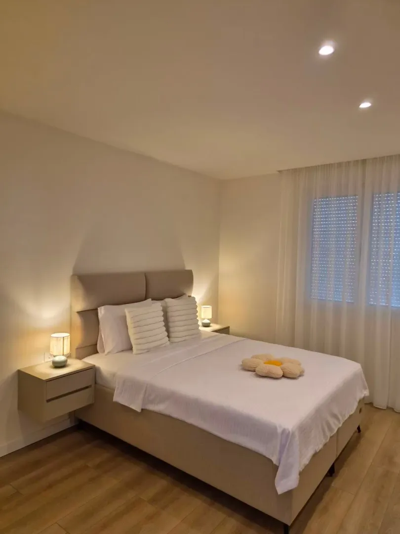 Rent, two bedroom apartment, 84m², Kalimanj, Tivat