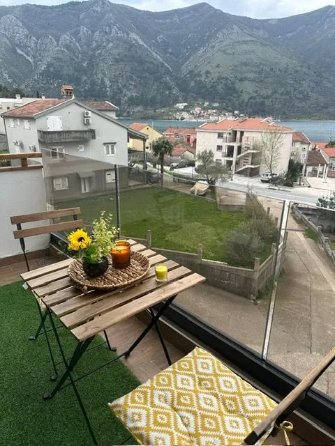 Rent, one bedroom apartment, 50m², Dobrota, Kotor