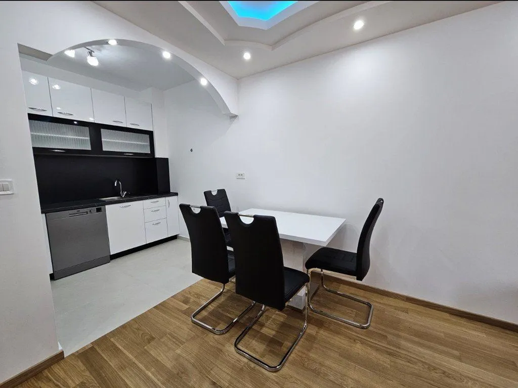 Izdavanje, jednosoban stan, 50m², New City, Podgorica