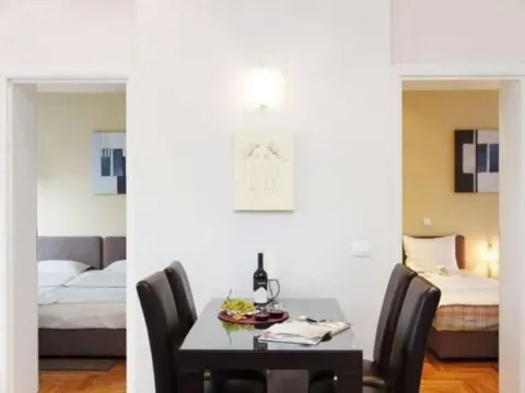 Izdavanje, trosoban stan, 56m², Stari Grad, Beograd - image 11