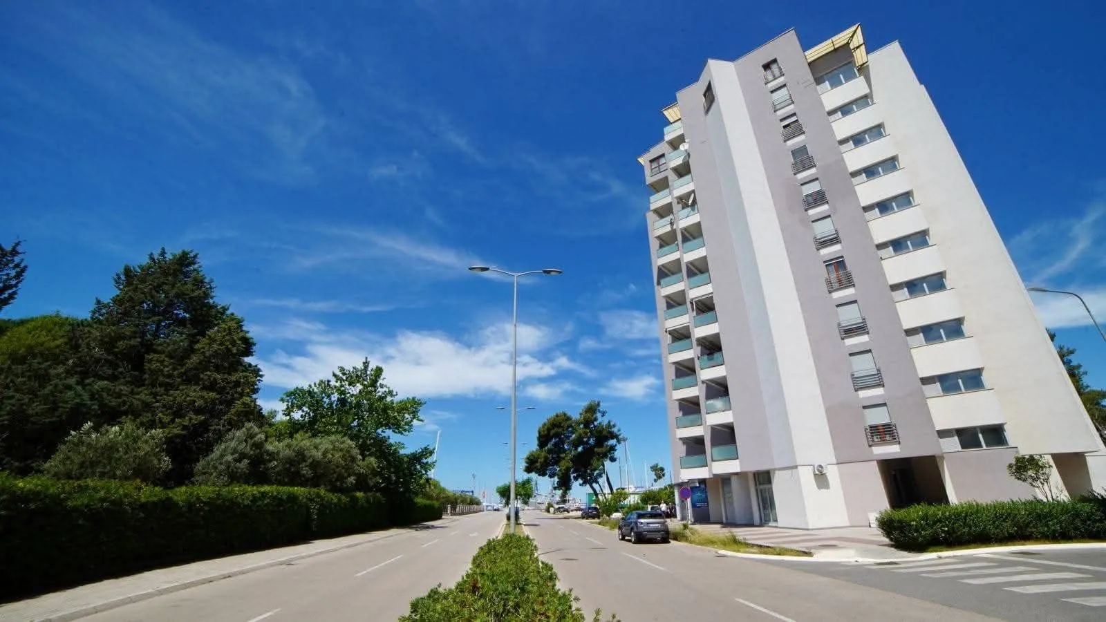 Izdavanje, jednosoban stan, 58m², Centar, Bar