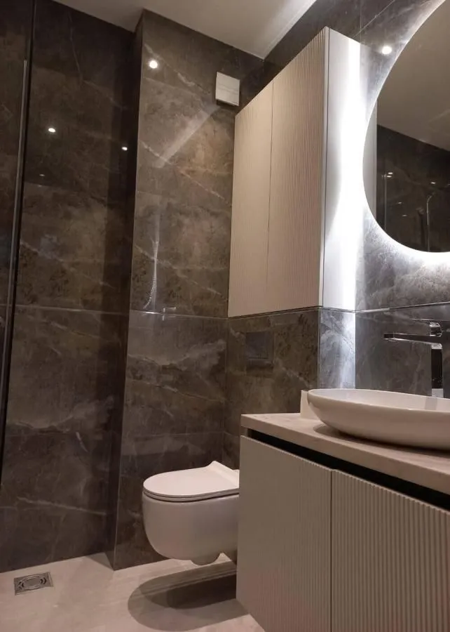 Izdavanje, četvorosoban stan, 155m², Savski Venac, Beograd