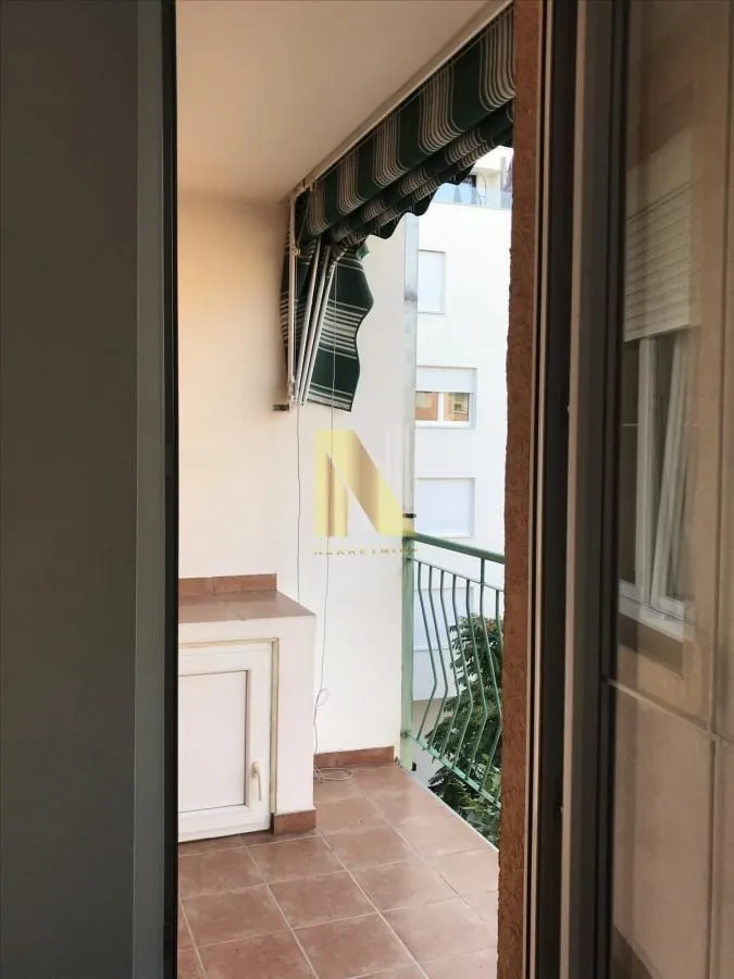 Izdavanje, dvosoban stan, 49m², Centar, Novi Sad