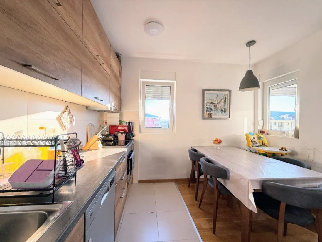 Prodaja, trosoban stan, 78m², Stari Aerodrom, Podgorica