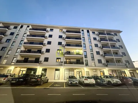 Izdavanje, dvosoban stan, 53m², City Kvart, Podgorica - image 1