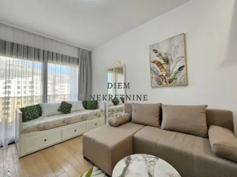 Izdavanje, garsonjera, 34m², Soho City, Bar - image 7