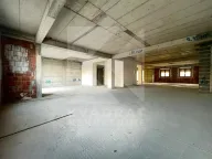 Izdavanje, poslovni prostor, 864m², Centar, Podgorica - image 1