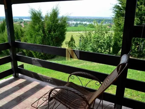 Kuća in Ledinci
