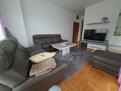 Izdavanje, dvosoban stan, 70m², Zabjelo, Podgorica - image 1