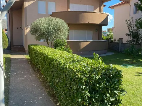 Rent, house, 250m², Tuzi, Podgorica - image 1