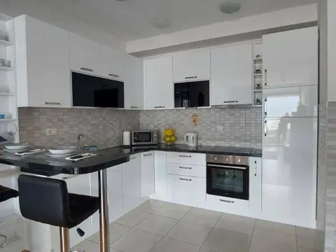 Izdavanje, jednosoban stan, 40m², Centar, Budva - image 4