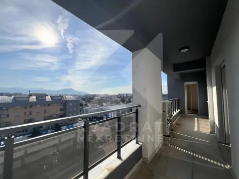 Prodaja, trosoban stan, 104m², Stari Aerodrom, Podgorica - image 7