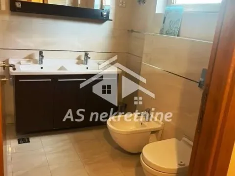 Izdavanje, trosoban stan, 100m², Stari Grad, Beograd - image 35