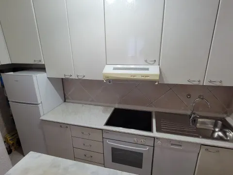 Prodaja, četvorosoban stan, 95m², Dobrota, Kotor - image 9