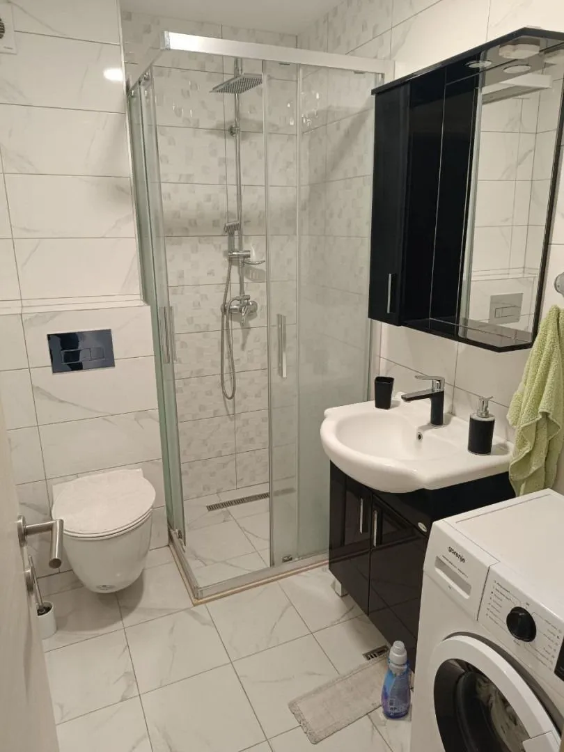Izdavanje, jednosoban stan, 47m², Budva, Crna Gora
