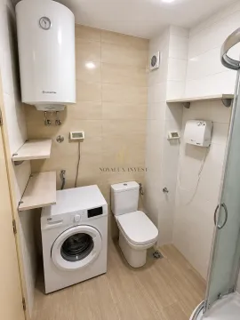 Kupatilo opremljeno tuš kabinom, WC šoljom, mašinom za veš i bojlerom. - image 8