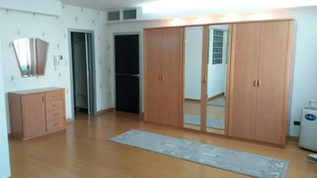 Izdavanje, četvorosoban stan, 180m², Vračar Sve Podlokacije, Beograd