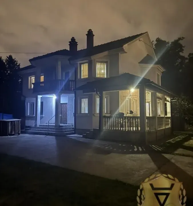 Izdavanje, kuća, 340m², Zemun Sve Podlokacije, Beograd