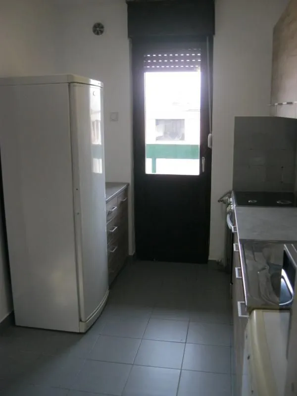 Izdavanje, četvorosoban stan, 96m², Centar, Niš