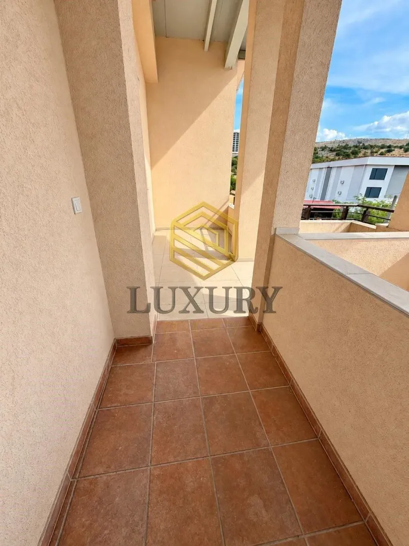 Spacious tiled terrace with a view of the surroundings.