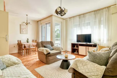 Izdavanje, dvosoban stan, 64m², Centar, Bar - image 3