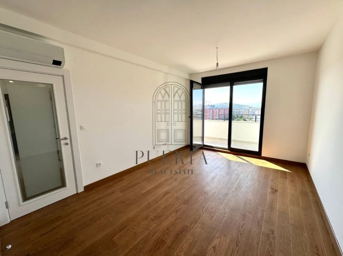 Izdavanje, dvosoban stan, 75m², Tološka šuma, Podgorica