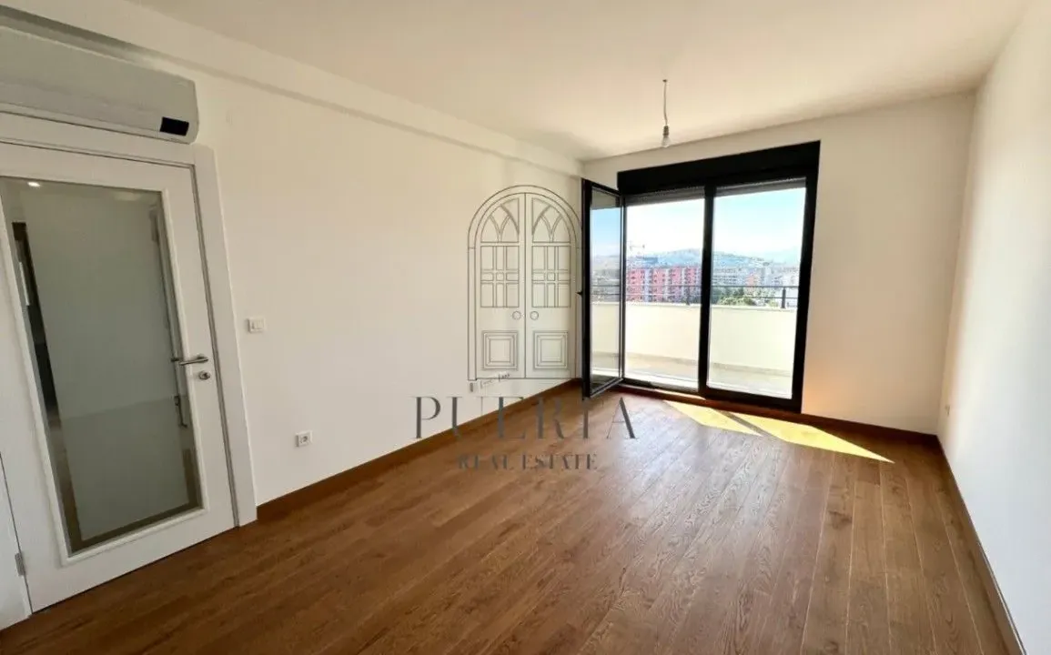Izdavanje, dvosoban stan, 75m², Tološka šuma, Podgorica