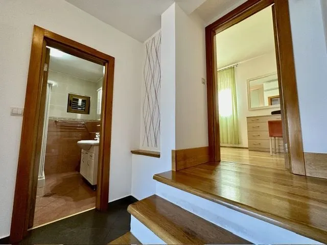 Izdavanje, jednosoban stan, 45m², Dobrota, Kotor