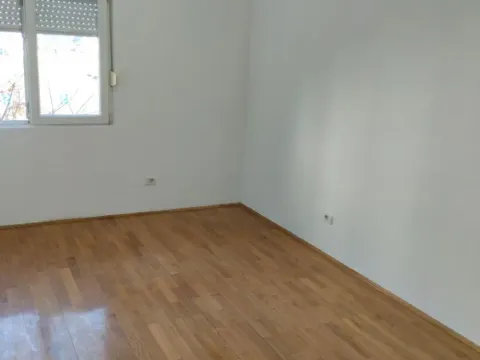 Prodaja, jednosoban stan, 45m², Stari Aerodrom, Podgorica - image 5