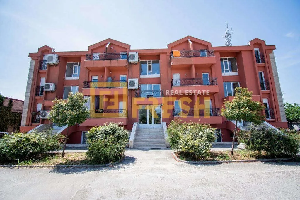 Izdavanje, dvosoban stan, 90m², Krivi Most, Podgorica