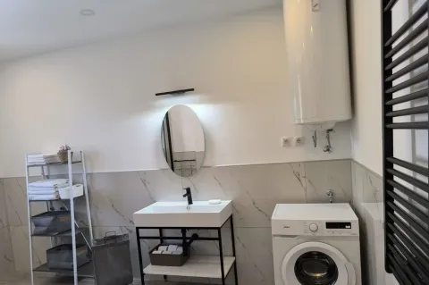 Izdavanje, trosoban stan, 147m², Đenovići, Herceg Novi - image 17