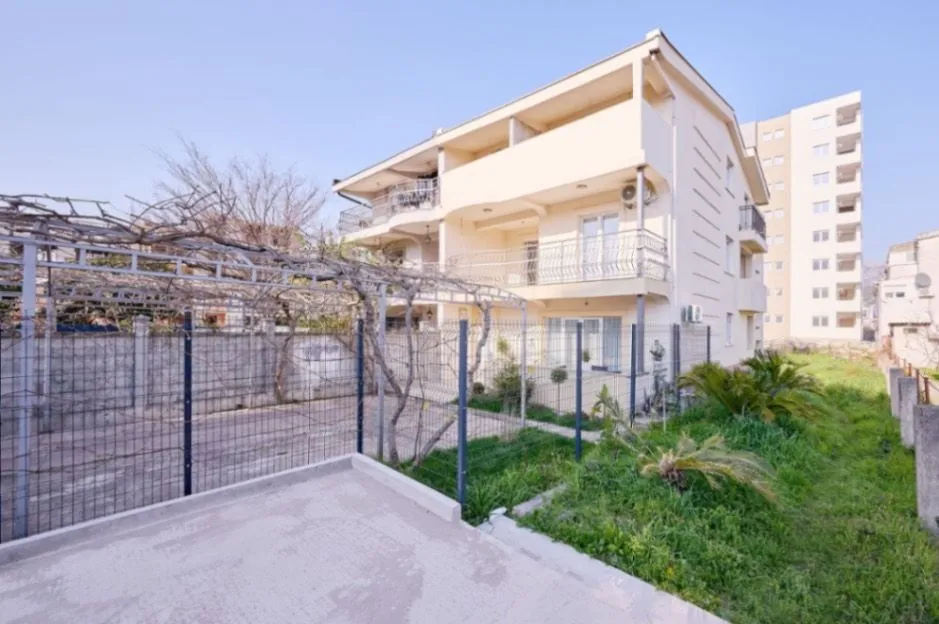 Sale, four bedroom apartment, 200m², Centar, Bar