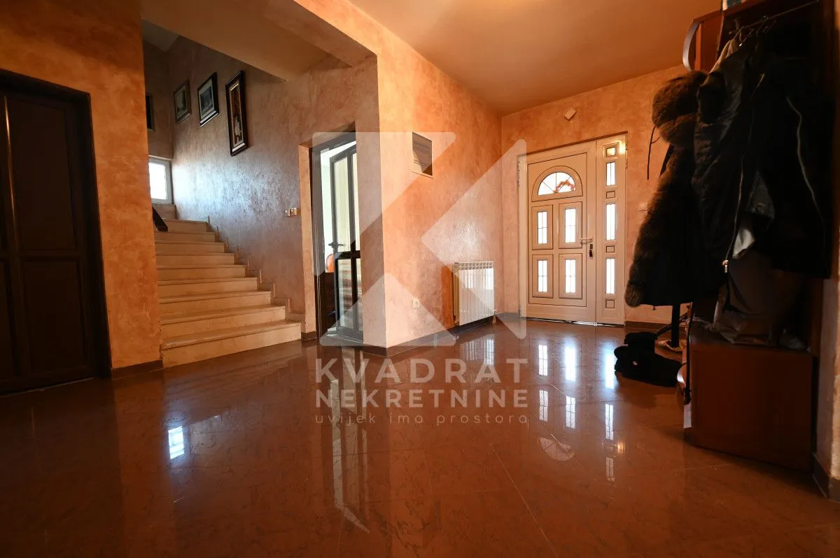 Prodaja, kuća, 250m², Donja Gorica, Podgorica