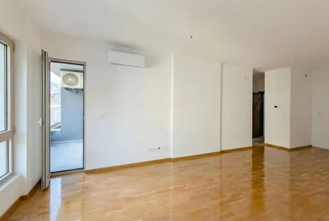 Sale, one bedroom apartment, 44m², Bečići, Budva - image 3
