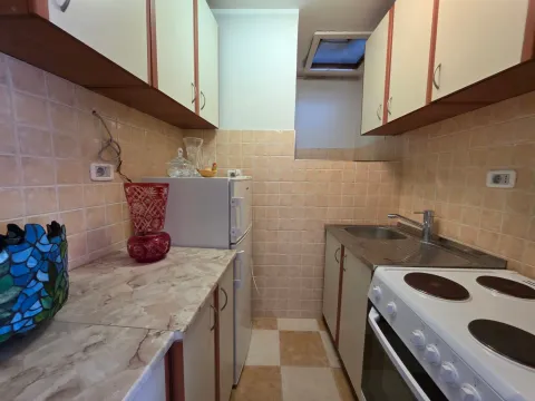 Rent, three bedroom apartment, 120m², Stari Grad, Budva - image 23